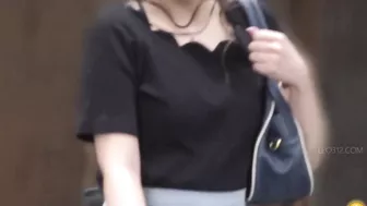 DLEE-504 04 Public toilet voyeur: laser beam pee stream. Powerful urine axis draws various curves