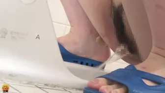 DLEE-513 03 Sea house toilet voyeur: bikini take off and naked pissing, JAV Collection, PissRIP