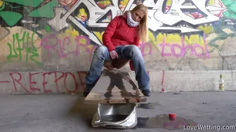 Violeta - Pissing scene, SifangKTV, PissRIP