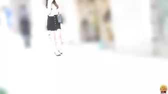 DLEE-449 05 Women won’t risk sitting down on western-style toilet. They are peeing standing up, but unexpected fart came out!