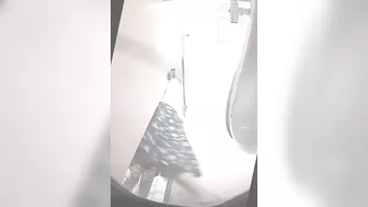 28104124 I took a picture of a Western-style toilet in the sea with two cameras! 4 The last sister with big breasts is also exposed ...