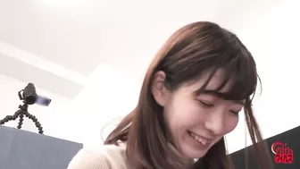 DLFF-457 03 Girls spreading their pussies while standing bend over and releasing a dynamic pee stream backwards