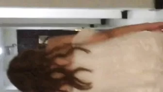 28105631 Dozens of people appearing ! The top and bottom are completely visible!