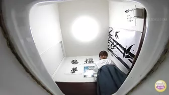 DLSL-430 06 Traditional japanese clothes are difficult to take off! Female urination on the verge of bladder explosion!