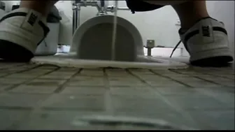 15365838 Uncensored Treasure at that moment (found) in the women's toilet !! Girls  Raw version, LoveWetting, PissRIP