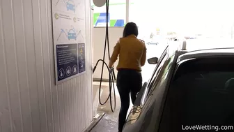 Vanda - Pissing Scene