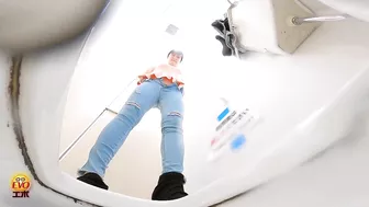 DLEE-561 02 Japanese style toilet voyeur: female urine laser beams striking inside the toilet tank after a little leak in the panties! VOL. 5