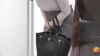 DLEE-561 05 Japanese style toilet voyeur: female urine laser beams striking inside the toilet tank after a little leak in the panties! VOL. 5