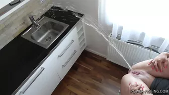 Naomi - Aiming at the sink (050)