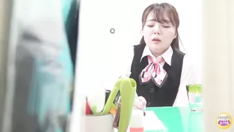 DLSL-517 04 Pleasant holy water leakage. Women’s special habit of patience and incontinence. VOL. 3