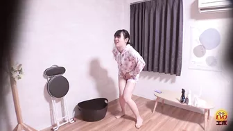 DLEE-591 03 Hidden camera: my sister’s emergency pee! “I can not go to the toilet at night because I am scared!”