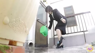 DLSL-535 04 Urinating emergency! OL’s holding pee to the limit then wetting or pissing on the company’s veranda. VOL. 6