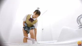 DLEE-611 02 Spy camera in the japanese style toilet: schoolgirls peeing like hydraulic cutter. VOL. 2