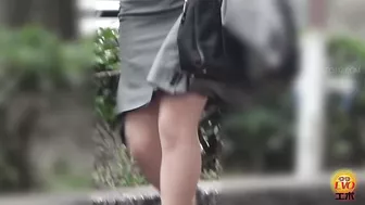 DLEE-622 01 She found a hidden camera inside the toilet but she could not stop peeing!