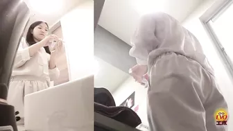 DLEE-702 04 Hidden camera caught women peeing in the bathroom