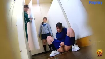 DLEE-706 04 Pee emergency by schoolgirls in line in front of the toilet, JAV Collection, PissRIP