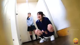 DLEE-706 04 Pee emergency by schoolgirls in line in front of the toilet
