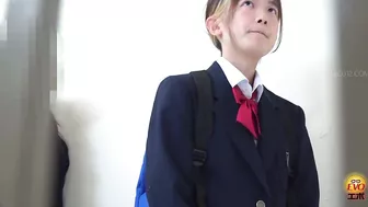 DLEE-706 05 Pee emergency by schoolgirls in line in front of the toilet