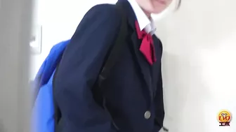 DLEE-706 05 Pee emergency by schoolgirls in line in front of the toilet