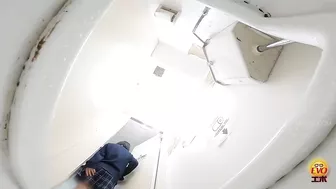 DLEE-660 01 Japanese-style toilet hidden camera: high school girls with powerful pee streams. VOL. 3