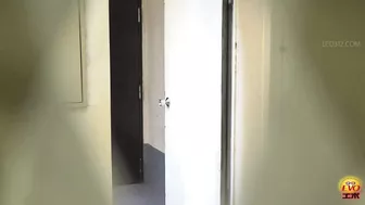 DLEE-687 06 Hidden footage: friendship collapse over the toilet! Schoolgirls big fight for the turn to pee