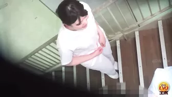 DLEE-720 01 Nurses at the bladder limit with pee protruding halfway! Japanese style toilet voyeur