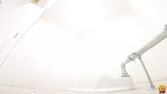 DLEE-734 05 Schoolgirls wearing erotic underwear: laser like pee strikes from the sexy open shorts!