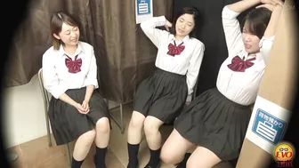 DLEE-743 04 Hidden camera caught group of female student peeing in a single bottle