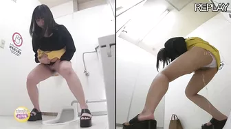 DLSL-590 03 Girls with a strong urge to urinate and toilet door that doesn’t close. What will they do?