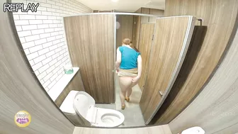 DLSL-590 05 Girls with a strong urge to urinate and toilet door that doesn’t close. What will they do?