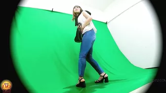 DLEE-744 04 Hidden camera: jeans models photo session. Wetting from mixed diuretic drinks