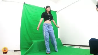 DLEE-744 04 Hidden camera: jeans models photo session. Wetting from mixed diuretic drinks