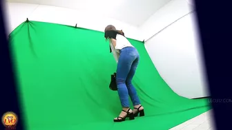 DLEE-744 04 Hidden camera: jeans models photo session. Wetting from mixed diuretic drinks