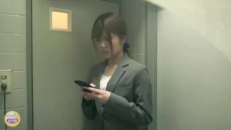 DLSL-230 02 Office ladies in errant peeing situations