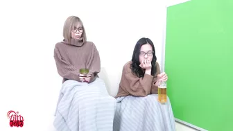 DLFF-405 04 Girls competing in distance peeing