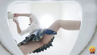 DLEE-746 03 Public toilet hidden camera: women jumping inside the toilet and popping the cork of urine champagne