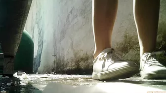 Huge Piss Streams 0003