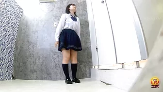 DLEE-747 03 Schoolgirls wetting themselves in front of the occupied toilet.