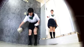 DLEE-747 05 Schoolgirls wetting themselves in front of the occupied toilet.