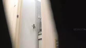 DLSL-603 02 Urinating emergency! Again! OL’s holding pee to the limit then wetting or pissing on the company’s veranda. VOL 7