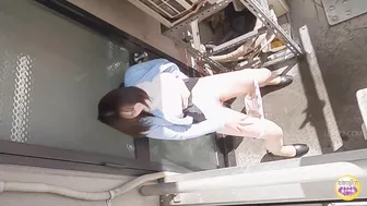 DLSL-603 05 Urinating emergency! Again! OL’s holding pee to the limit then wetting or pissing on the company’s veranda. VOL 7