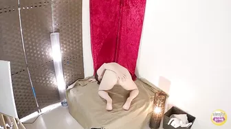 DLSL-607 01 Pee holding limit was reached during naked model drawing.