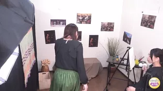 DLSL-607 04 Pee holding limit was reached during naked model drawing.