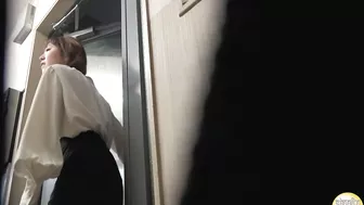 DLSL-607 06 Pee holding limit was reached during naked model drawing.