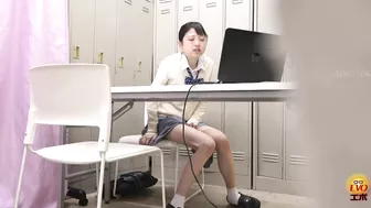 DLEE-752 04 Pee desperation during part-time job interview. Shameful wetting, JAV Collection, DesperVids