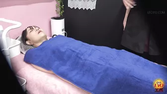 DLEE-760 05 Hair removal salon voyeur: shameful naked pissing during procedure. VOL. 2