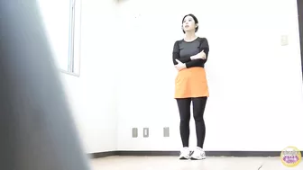 DLSL-615 01 Sports club hidden camera: girls peeing desperation situations.