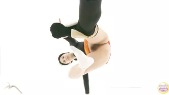 DLSL-615 01 Sports club hidden camera: girls peeing desperation situations.