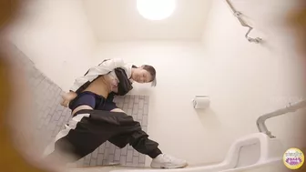 DLSL-615 02 Sports club hidden camera: girls peeing desperation situations.