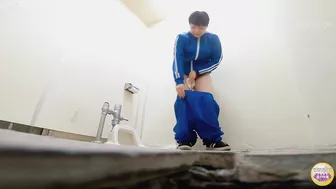 DLSL-615 04 Sports club hidden camera: girls peeing desperation situations.